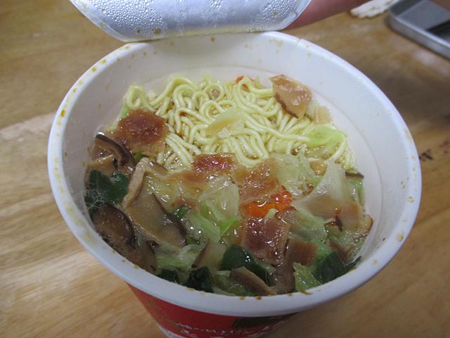 中華三昧タテ型広東風とろみ醤油拉麺
