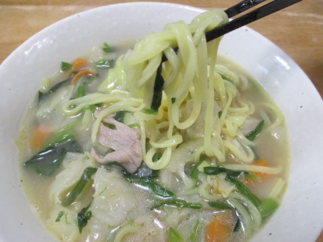 野菜を食べるタンメンは完成品