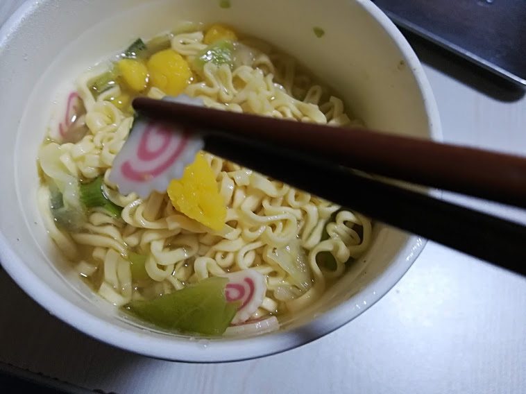 具材には、なると