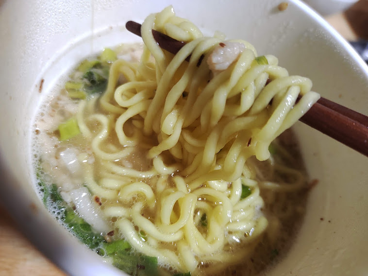 でびっと監修鶏とん塩ラーメン（エースコック）はラーメン激戦区・東京品川の名店「でびっと」監修による感動の復刻メニュー