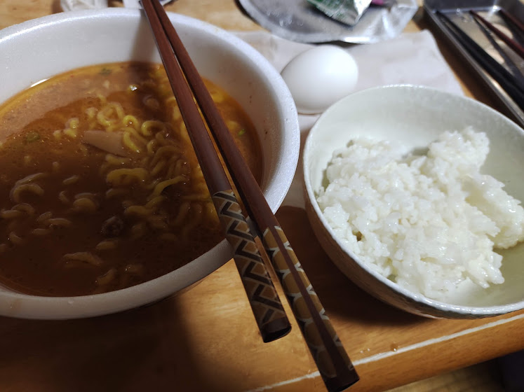 カップ麺ですがご飯を付けてしまいました