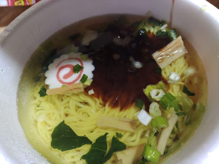 液体スープを入れ