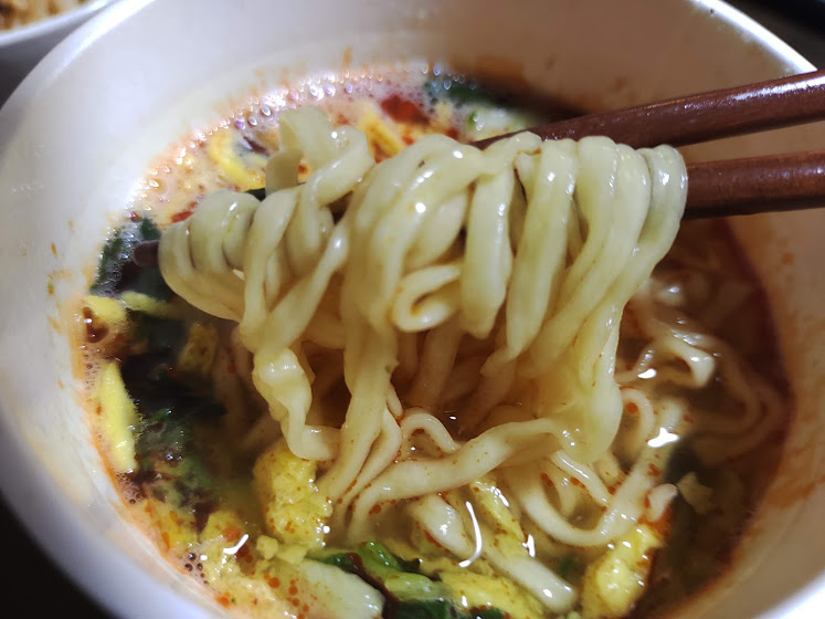細麺ながらコシ