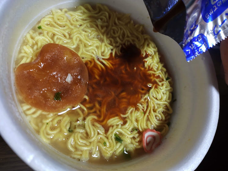 液体スープを加えて