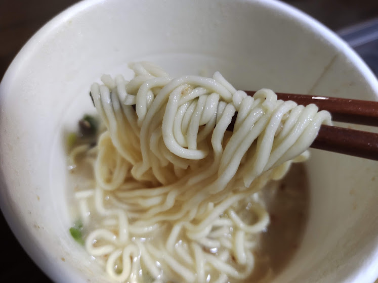 滑らかで歯切れの良い丸刃のめん